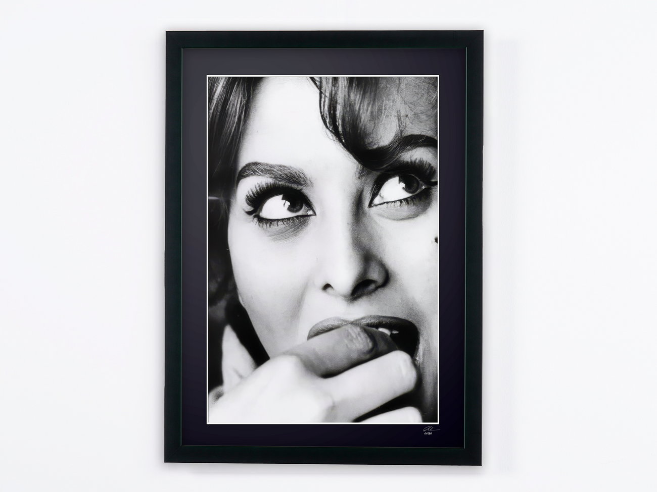 Kunstfoto van Sophia Loren in Sophia Loren, met de hand ingelijst — gelimiteerde oplage van 30 genummerde exemplaren.