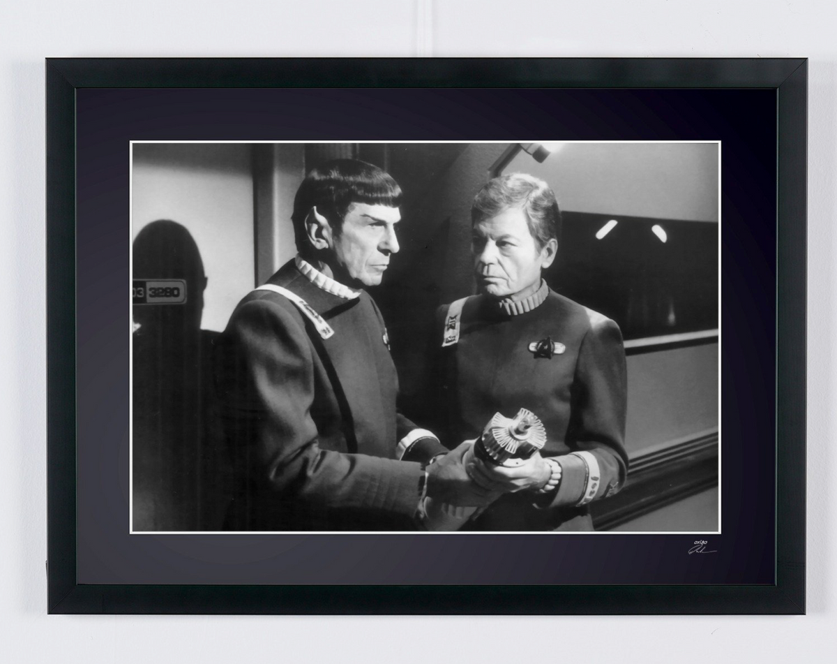 Photographie d’art de Leonard Nimoy dans Star Trek VI : Terre inconnue, encadrée à la main — édition limitée de 30 exemplaires numérotés.