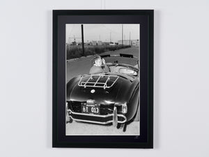 Steve McQueen - AC Cobra — photographie de cinéma encadrée, tirage Fine Art