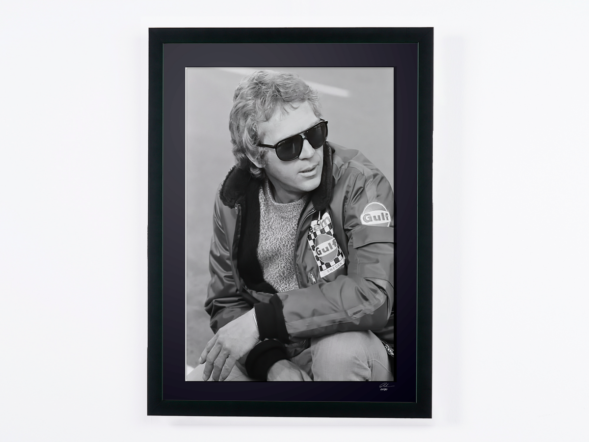 Photographie d’art de Steve McQueen dans Le Mans, encadrée à la main — édition limitée de 30 exemplaires numérotés.