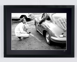 Steve McQueen - Porsche 356 — photographie de cinéma encadrée, tirage Fine Art