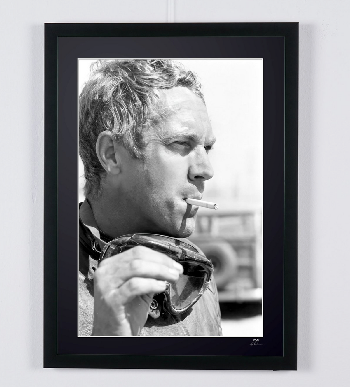 Photographie d’art de Steve McQueen dans Steve McQueen — portrait, encadrée à la main — édition limitée de 30 exemplaires numérotés.