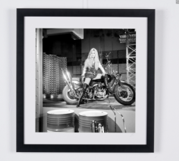 Photo glamour et mystérieuse de Sophia Loren Arabesque 1966 encadrée cadre bois massif